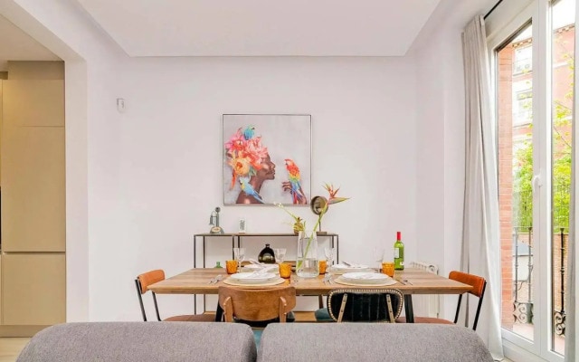 Apartment with Balconies in La Latina by Batuecas