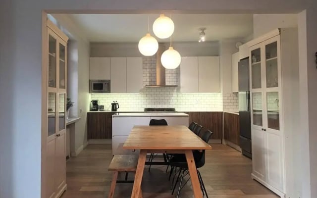 2ndhomes 144 m2 Stylish 3BR Center Home