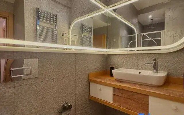 Taksim Square—1BR Deluxe Suite 06
