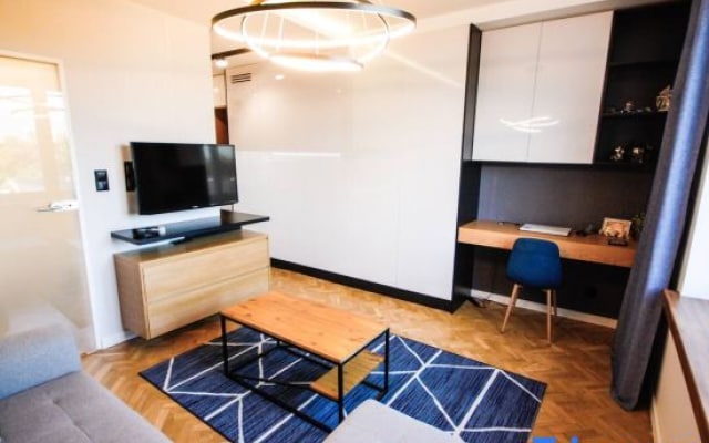 Nowolipki Studio, City Center Skyline View, WarsawStay