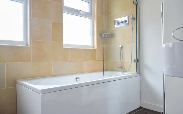 Amazing 3 Bedroom Property Close to Lavender Hill