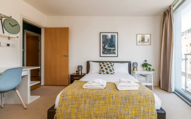 Bright & Spacious Battersea Flat