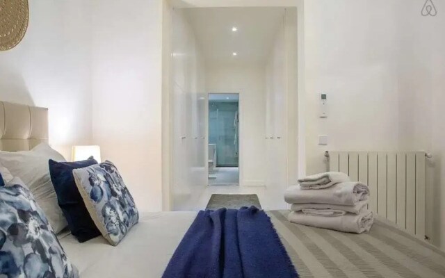 Sophisticated 3bed W/balcony 2min to Tube