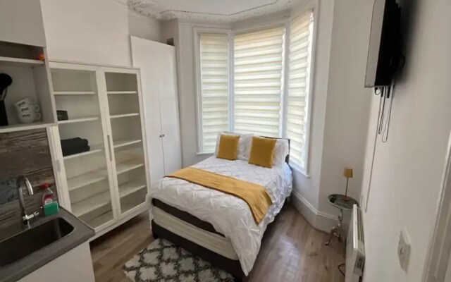 Tottenham City Stays (Opposite Seven Sisters Train Station)