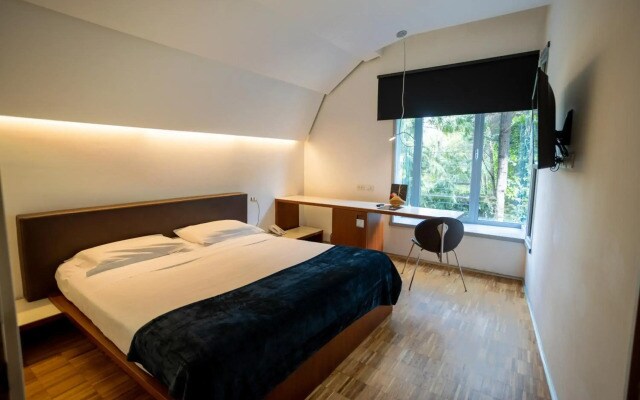 Black Hotel