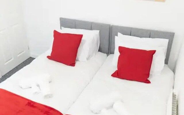 2 bed Townhouse Close to LFC Stadium