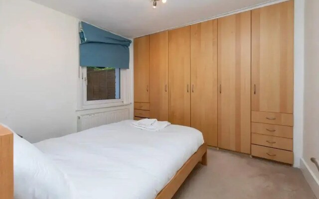 Spacious 1BD Flat w/ Garden - Hammersmith!
