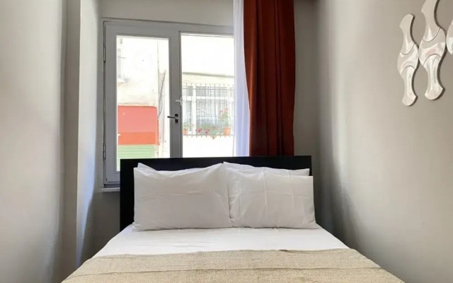 Charming Flat With Balcony in Sinanpasa Besiktas