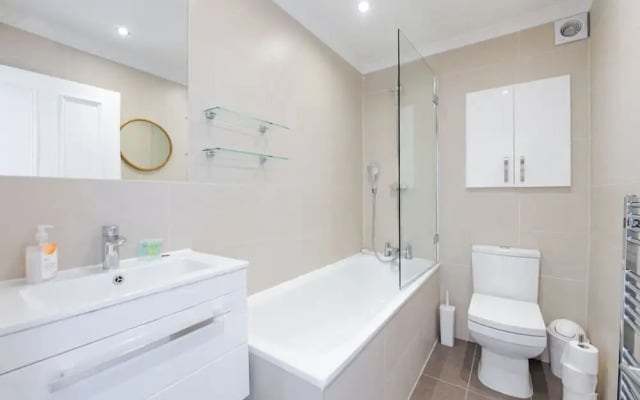 Beautiful Hampstead Home RH6