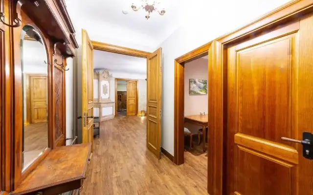 Ancient Storie's AP 65sqm Renovated Free parking