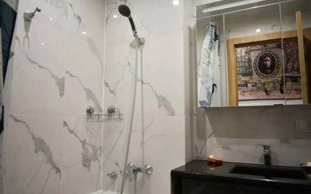 Beautiful and Bright Apartment in Paris 19th