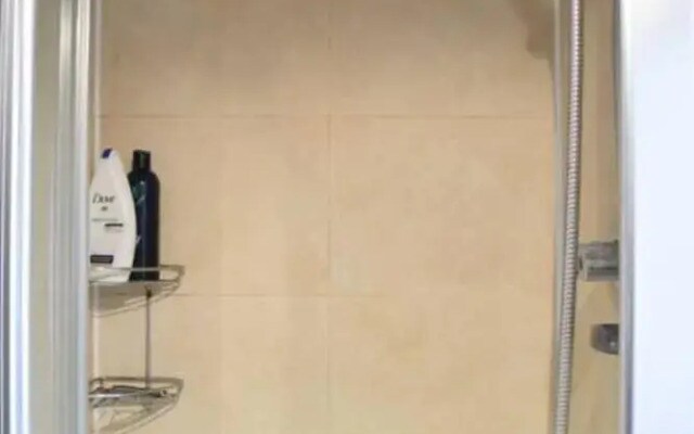 Stylish Flat Just Outside Central London