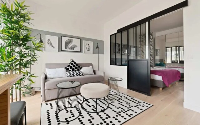 Chic Apartment Near the Champs-elysées