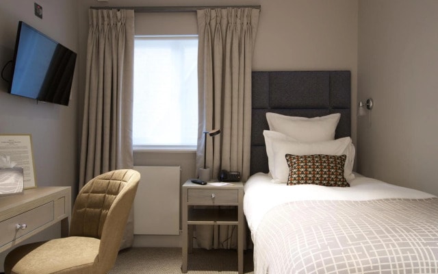 54 Queens Gate Hotel