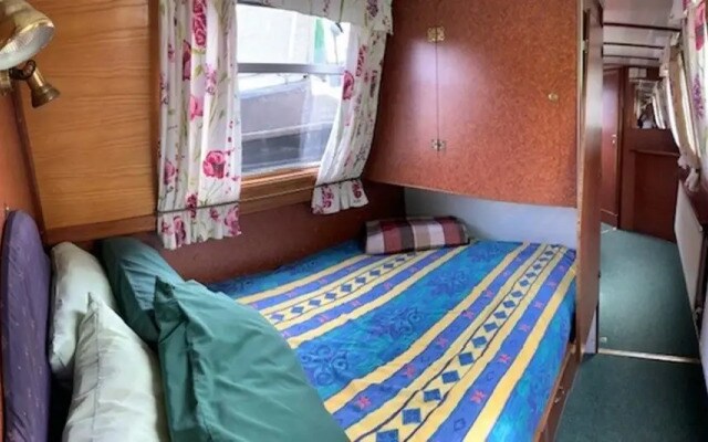 Stone - Self-drive Boat - Sleeps 8 - Pet Friendly