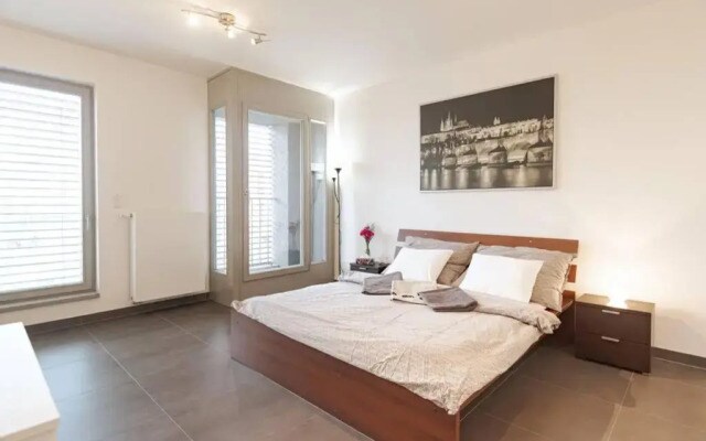 Bright studio, 10min to the Centre, free Netflix