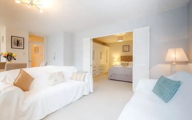 Putney Court - 1 Bed Apartment by BaseToGo