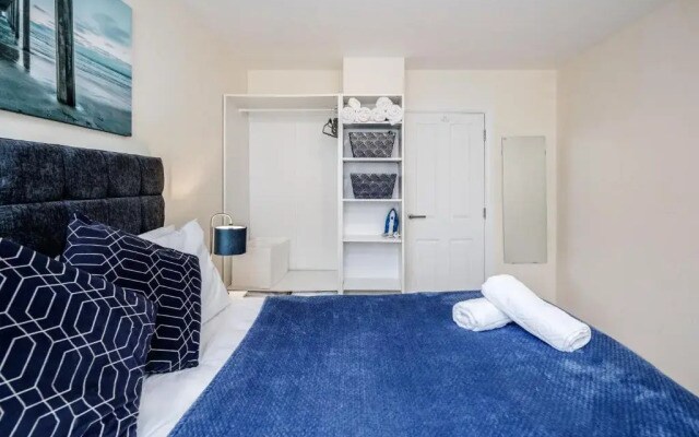 REAL - Queens Apartments F1