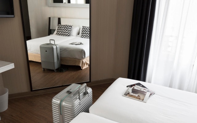 Отель Petit Palace Triball