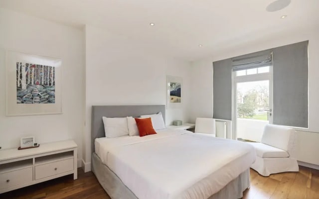 The Clapham Crib