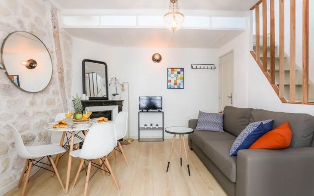 Eiffel Tower - Champ de Mars Apartment