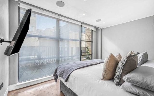 The Legacy Apartment - Soho - by Frankie