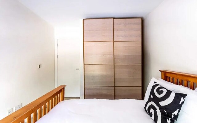 Modern 1 Bedroom Apartment in West London