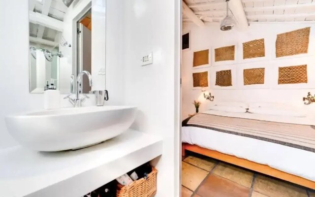 Luxury Art Apartment In Trastevere With Terrace