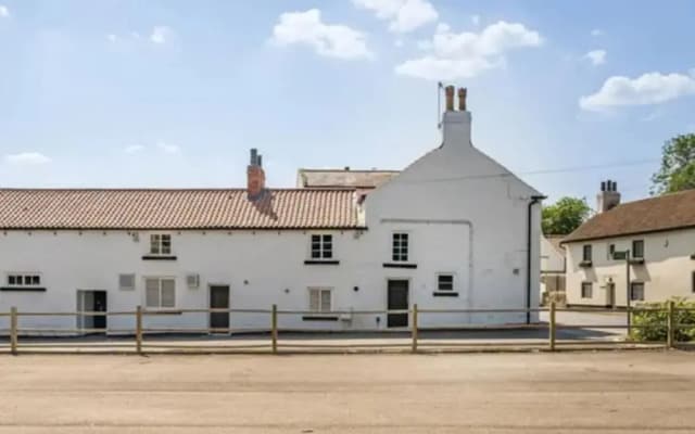 Ivy House, 6-beds, Sleeps 19 With Hot Tub