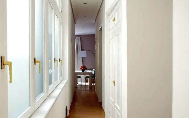 Puerta del Sol Stylish Aparments by Allô Housing