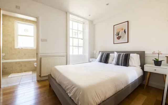 Contemporary Apartment in Central Bloomsbury
