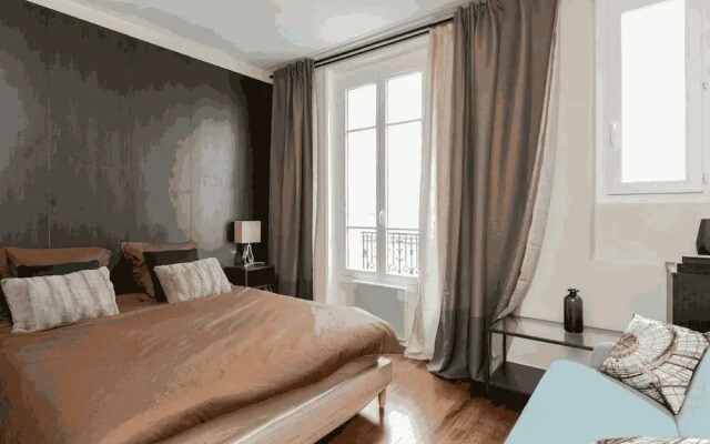 Studio Tour Eiffel et Champs-Elysees (A09)