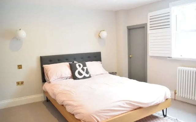 3 Bedroom Garden House in Dalston
