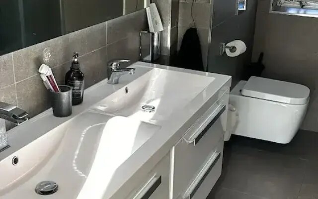 Lovable 1 Bedroom free wifi Parking F3