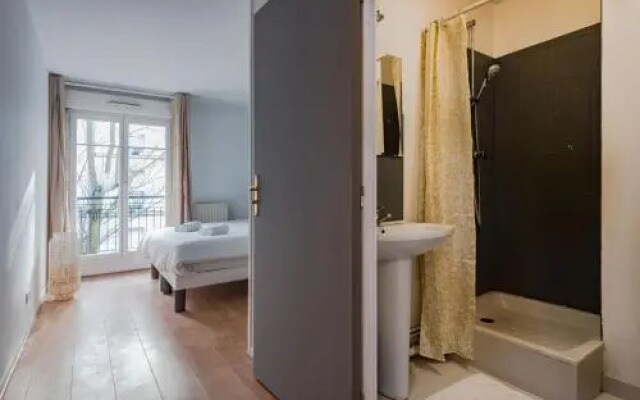 Standing apartment in Disneyland BMYGUEST
