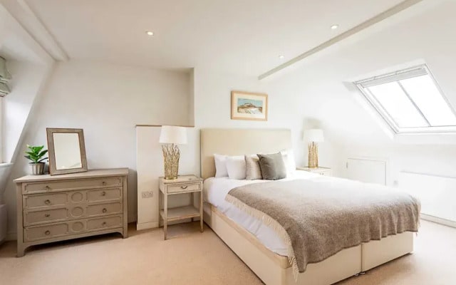 Bright and Spacious Penthouse With Terrace