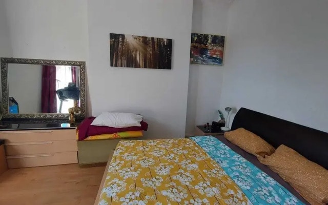 Extra Large One Bedroom Flat With Parking