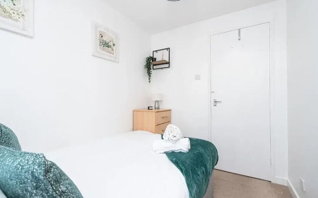 Canadawater-2bedroom-1bathroom-wifi-free Parking