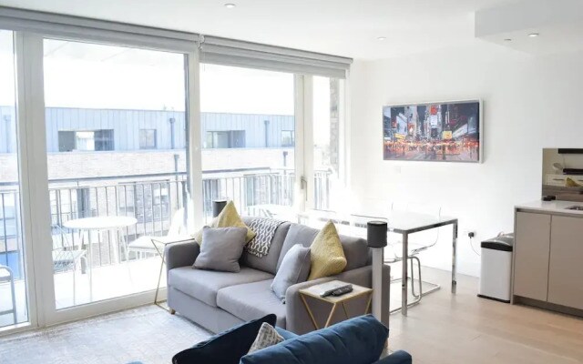 2 Bedroom Apartment in Canada Water