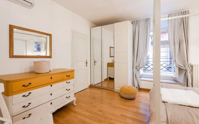 Modern Flat in Historic Rome Center