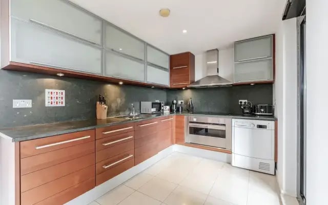 Stunning 2 bed Penthouse apartment