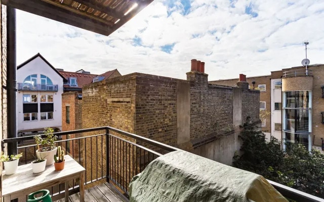 Modern 2bed and Bath W/balcony Flat in Shoreditch