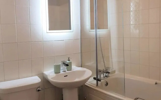 Spacious Loft With Balcony in Central London
