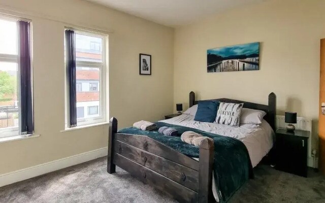 Rustic Ebony Suite with parking
