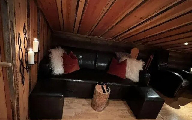 4 Bed Cabin -sleeps 7 - Northern Light Views