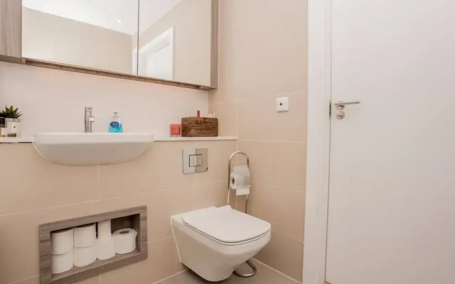 2 Bedroom Flat in Battersea on 20th Floor