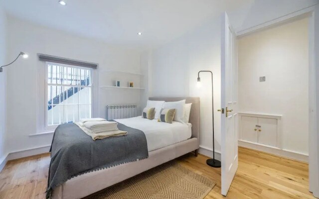 The Fairytale - Fitzrovia - by Frankie Says