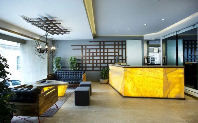 Tan Hotel