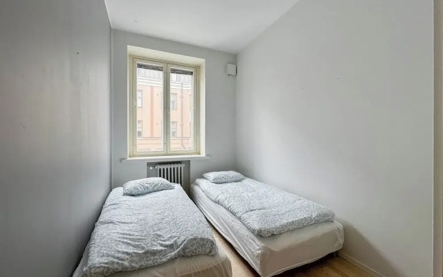 Stylish Downtown 2BR Flat with Sauna and Work Area