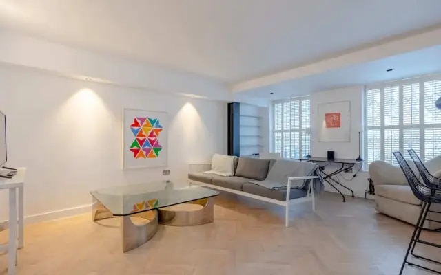 Sleek & Stylish 2BD Flat - Warren Street
